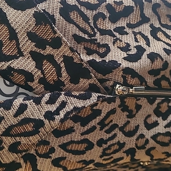 43. Chicos leopard print leather trim gold zipper US size 10-12 Moto type Jacket - Picture 3 of 11